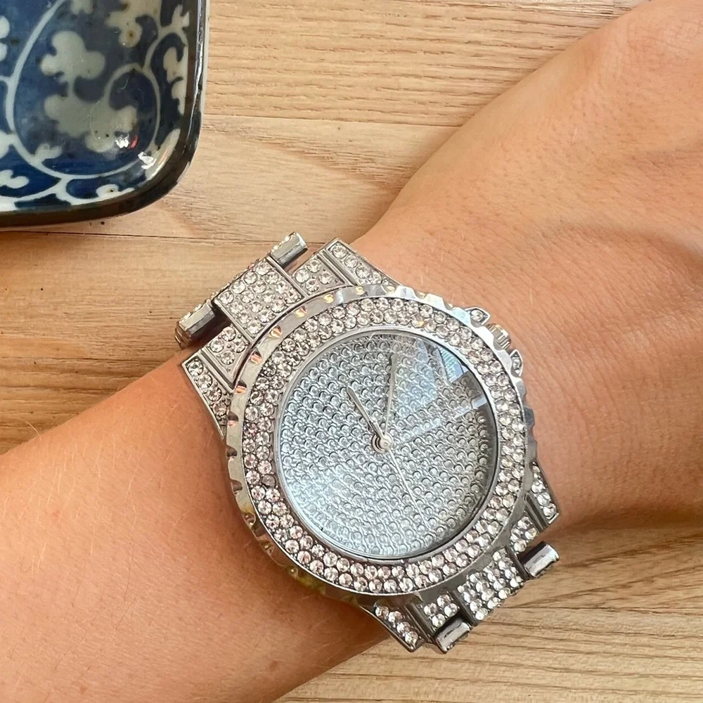 Unbranded Ladies all over rhinestones silver tone fashion watch NEW BATTERY